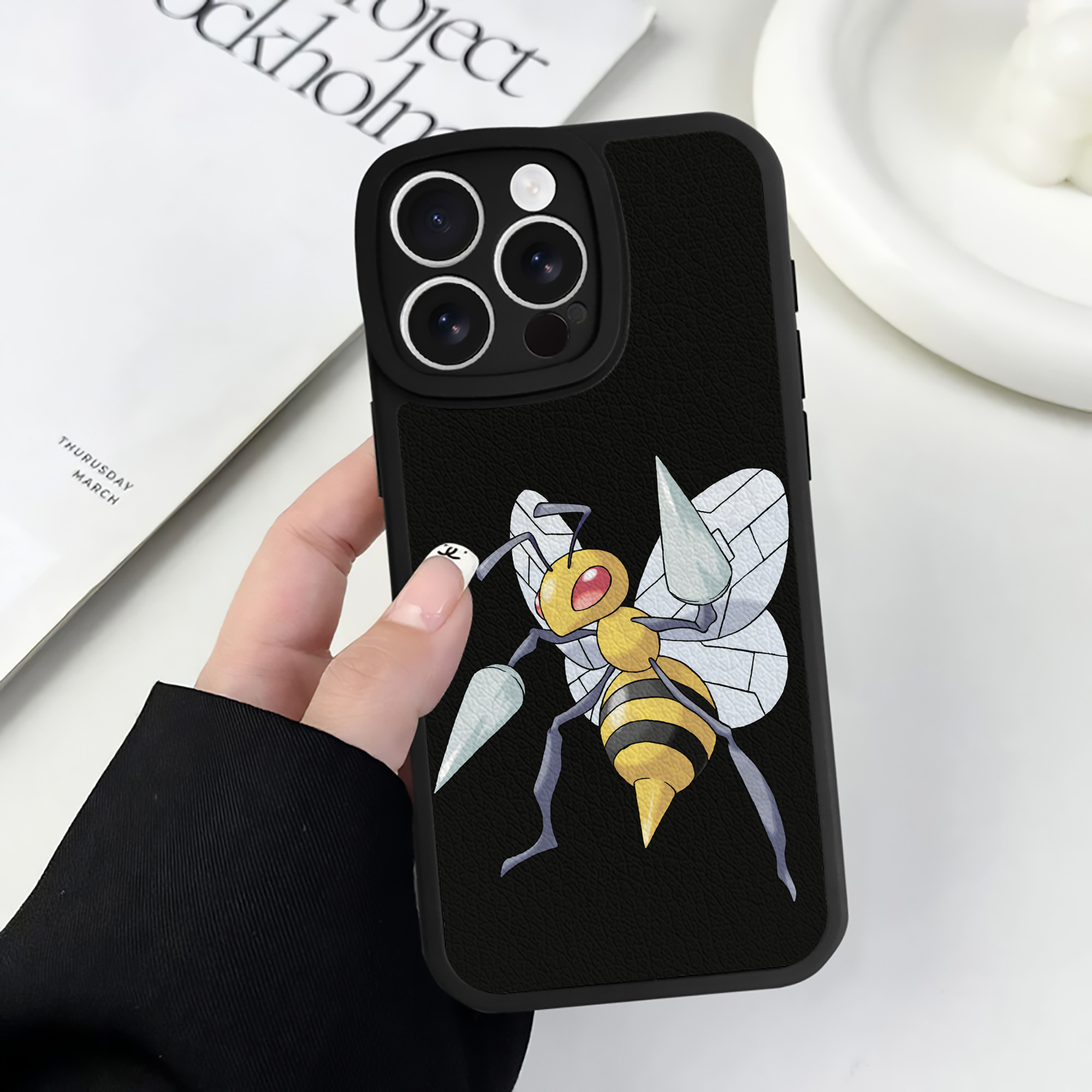 （画像用） ポケットモンスター Pokémon 【iPhone 16シリーズ対応】シリコンスマホケース（レザー調） 材質：シリコン